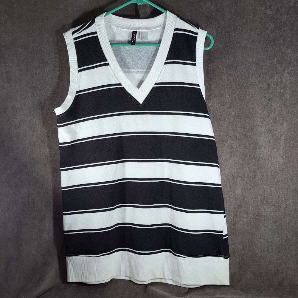 H&M Divided V-Neck Black and White Striped Fleece Pullover Vest NWOT L